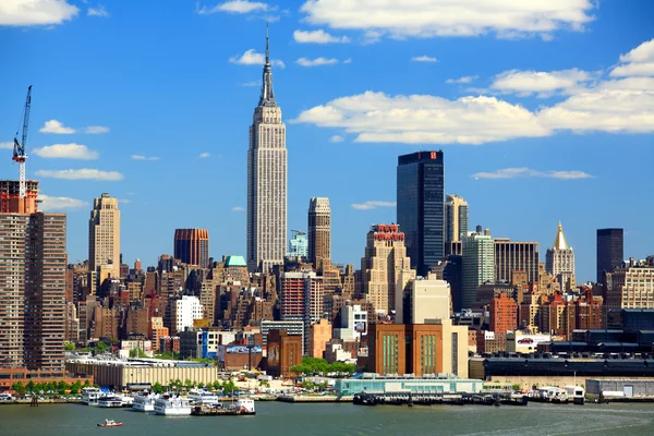 The Mid-town Manhattan Skyline — Stock Photo, Image