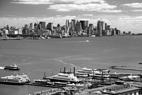 El horizonte del centro de Manhattan — Foto de Stock