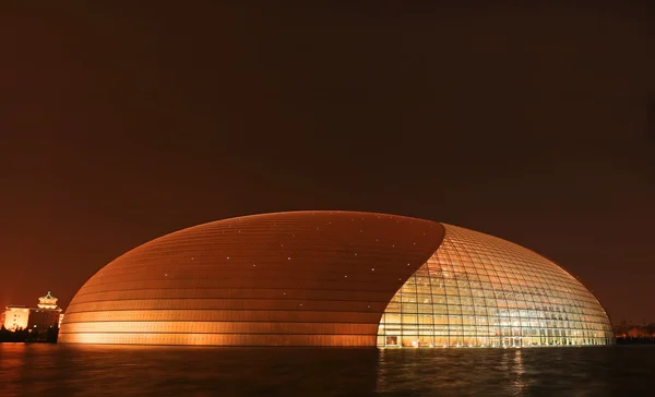 У нещодавно відкритий Пекін Національного театру комплексу - гігантське яйце — стокове фото