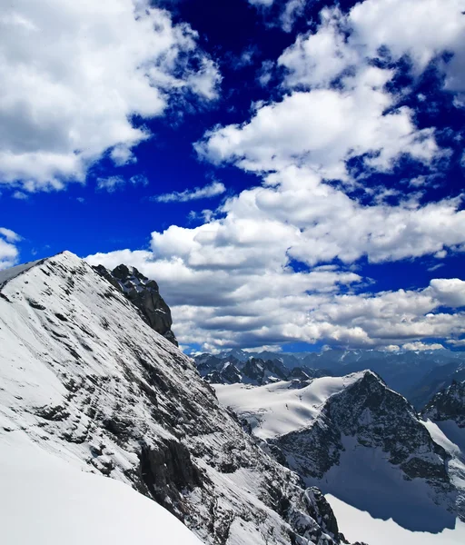 Landschaft eines Skigebietes in der Schweiz — Stockfoto