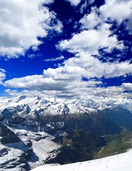 Landskapet i en skidort i Schweiz — Stockfoto