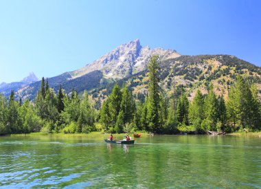 Grand Teton Ulusal Parkı 'ndaki Jenny Gölü