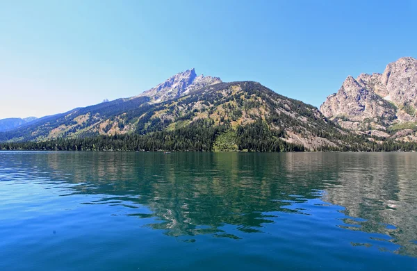 Озеро Дженни в национальном парке Гранд-Титон — стоковое фото