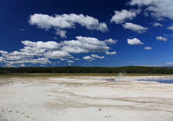 Lo scenario del Basso Bacino dei Geyser a Yellowstone — Foto Stock