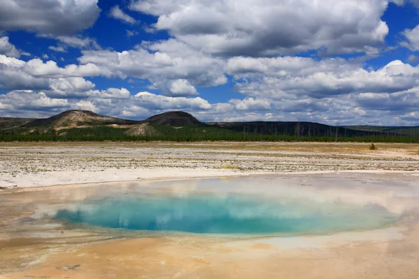 Midway geyser basin i yellowstone — Stockfoto