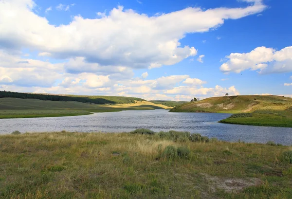 Die Landschaft entlang des Yellowstone River — Stockfoto