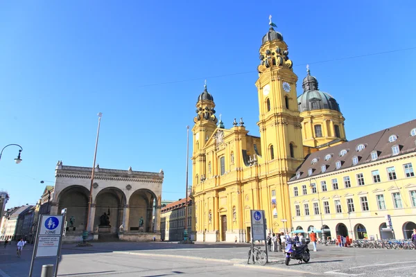 El paisaje en el Residenz y Odeonsplatz en Munich — Foto de Stock