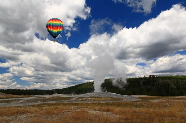 Upper Geyser Basin in Yellowstone — Stock Photo, Image