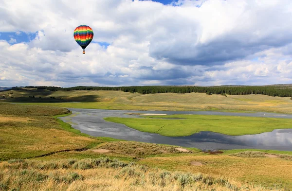 Le paysage le long de la rivière Yellowstone — Photo