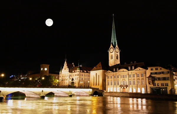 La vista nocturna de los principales lugares de interés de Zurich —  Fotos de Stock