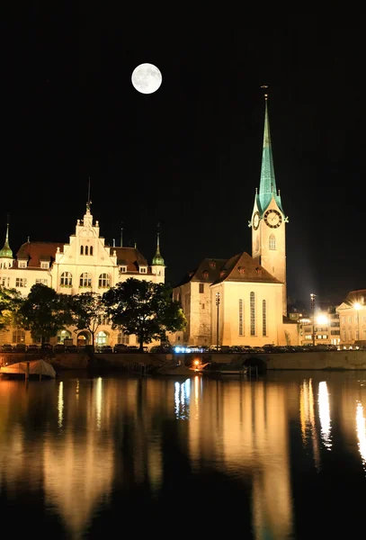 La vista nocturna de los principales lugares de interés de Zurich —  Fotos de Stock