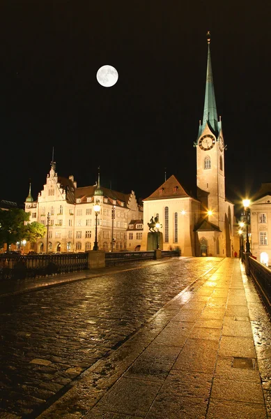 チューリッヒの主要なランドマークの夜景 — ストック写真