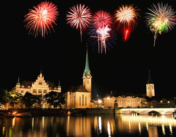 Zurich miasto skyline w nocy — Zdjęcie stockowe