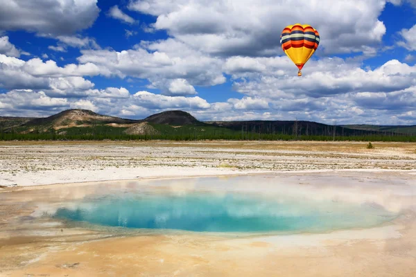 Midway Geyser Basin in Yellowstone — Stock Photo, Image