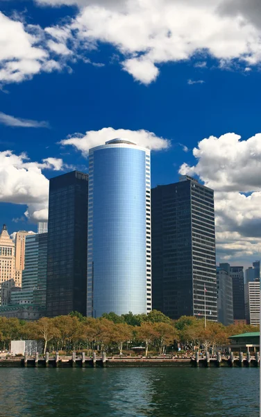Os edifícios de escritórios no centro de Manhattan — Fotografia de Stock