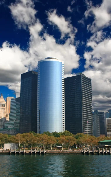 Os edifícios de escritórios no centro de Manhattan — Fotografia de Stock