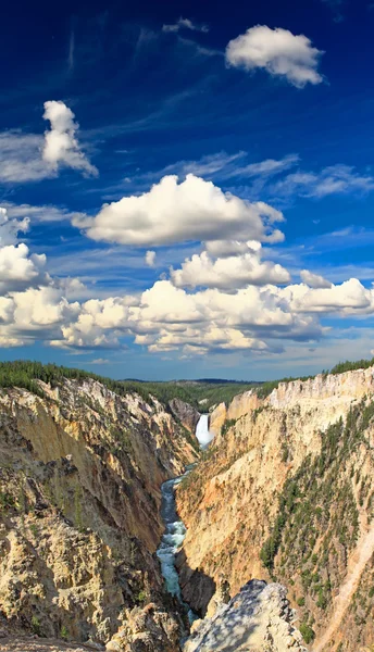 Die niedrigeren Wasserfälle im Yellowstone — Stockfoto