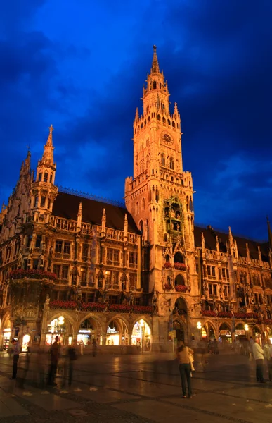 La scène nocturne de la mairie de Munich — Photo