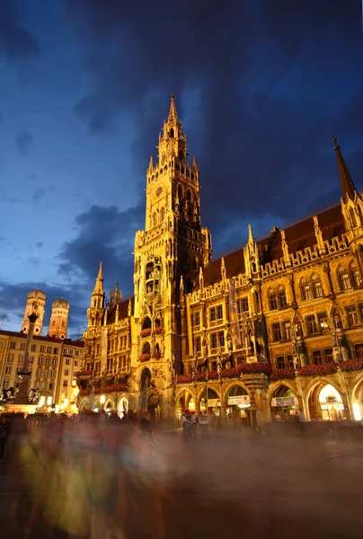 La scène nocturne de la mairie de Munich — Photo