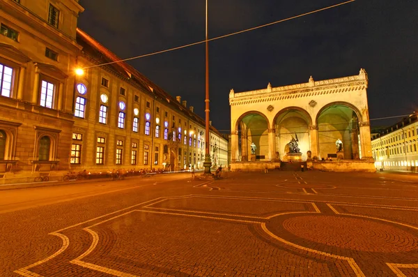 Die kulisse am residenz- und odeonsplatz in münchen — Stockfoto