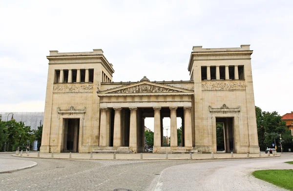 Величественная площадь Кенигсплац и музеи Мюнхена — стоковое фото