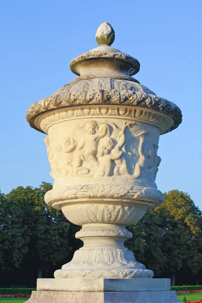De koninklijke tuin op het nymphenburg paleis — Stockfoto