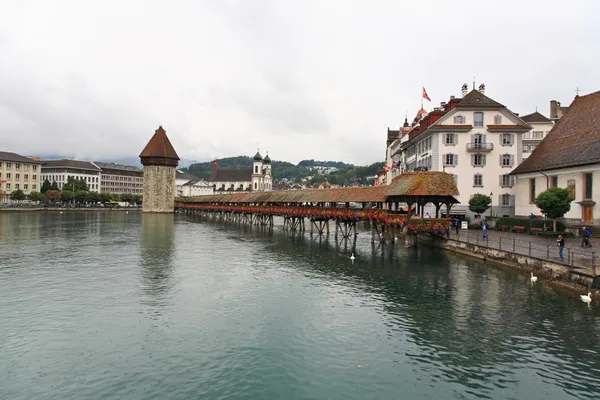 在卢塞恩瑞士覆盖桥 — 图库照片