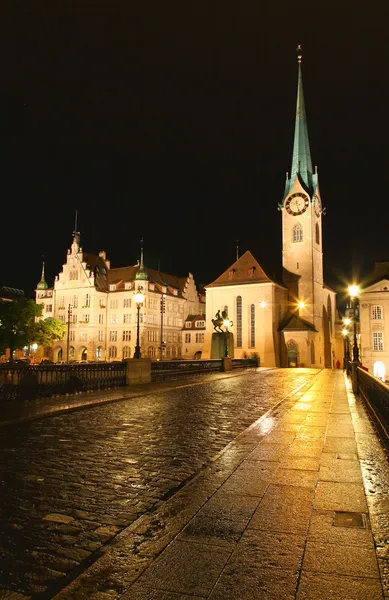 Zürih'te fraumunster gece görüş — Stok fotoğraf