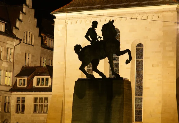 La vista nocturna del Fraumunster en Zurich — Foto de Stock