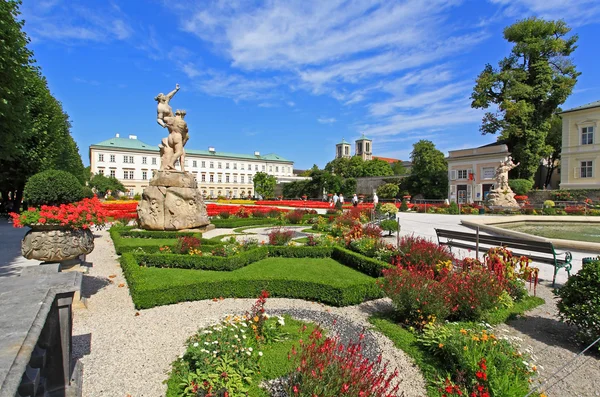 Mirabell palatset och trädgården i salzburg — Stockfoto