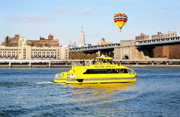 The NYC water taxi in East River — Stock Photo, Image