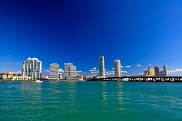 De hoogbouw in miami beach — Stockfoto