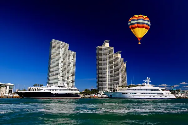 A sokemeletes épületek Miami Beach — Stock Fotó