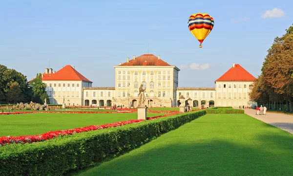 O jardim real no Palácio de Nymphenburg — Fotografia de Stock