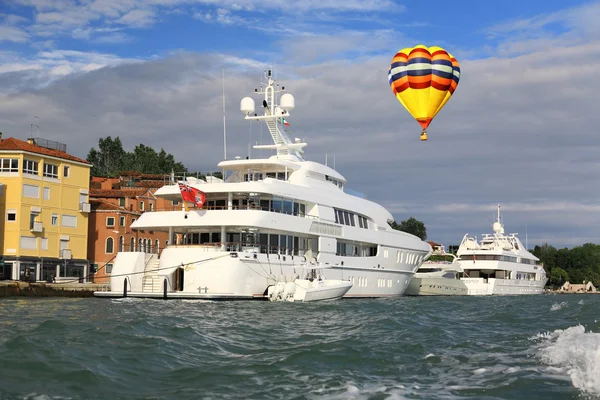 A luxury yacht — Stock Photo, Image