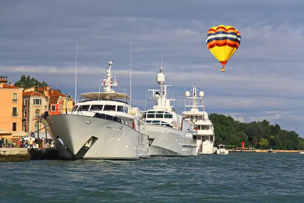 A luxury yacht — Stock Photo, Image