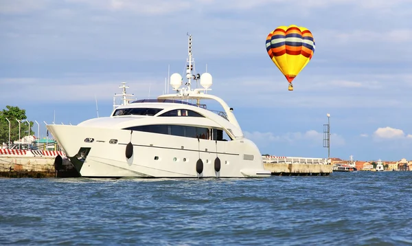 A luxury yacht — Stock Photo, Image