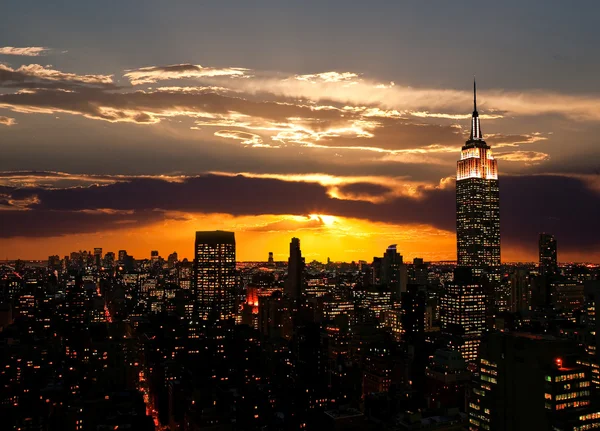 Das Empire State Building und die Skyline von Midtown Manhattan — Stockfoto