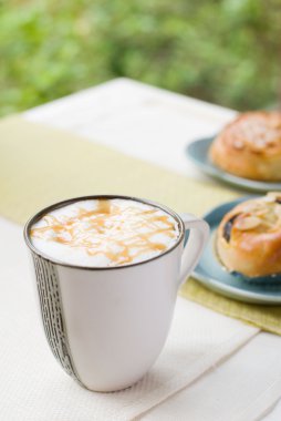 sabah ile bir bardak kahve