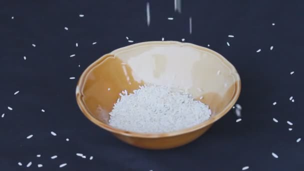 Rice on the wooden plate — Stock Video