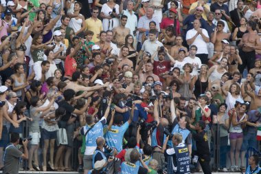 Kay: Dünya Su Sporları Şampiyonası - Erkekler 100m kelebek final. Michael phelps.