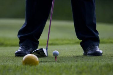 Avrupa Turu, 14 açık de saint-omer önizleme günü atış tee kadar bir golfçü hatları.