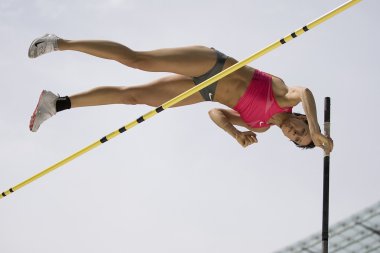 ATH: Berlin Golden League Atletizm. Yuliya sırıkla yüksek atlama rekabet Golubchikova (Rus)