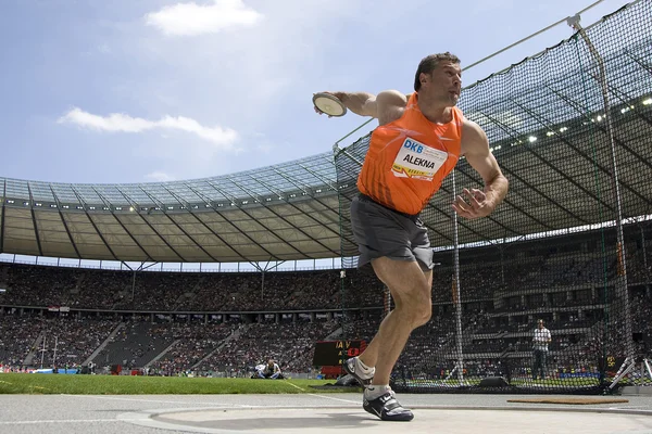 Aat: Berlin Golden League atletiek. Virgilijus Alekna (Ltu) concurreren in de discus — Stockfoto