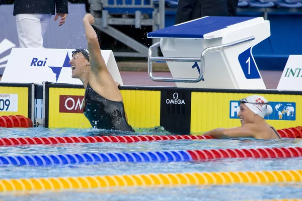 Swm: 世界水泳選手権 - 女子 100 m 平泳ぎ決勝。ケイシー カールソン (アメリカ) が銅メダルの勝利を祝う — ストック写真