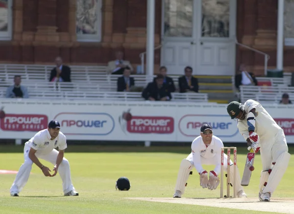 Cricket. Engeland vs bangladesh 1ste dag van de test 3. James anderson, mat voorafgaande, junaid siddique — Stockfoto