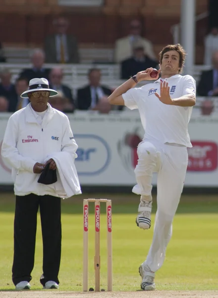 Cricket. Engeland vs bangladesh 1ste test dag 2. Steve finn — Stockfoto