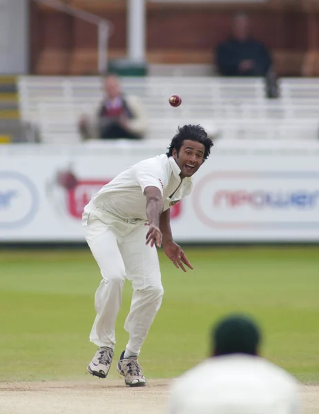 Gry w krykieta. Anglia vs Bangladeszu 1 dzień badania 3. shahadat hossain — Zdjęcie stockowe