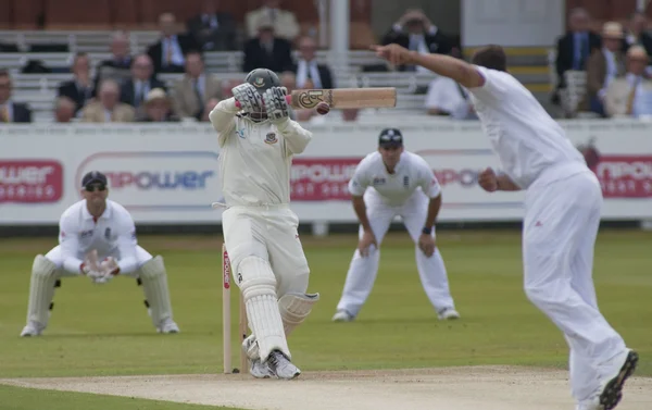 Gry w krykieta. Anglia vs Bangladeszu 1 dzień testu 2. Tamim iqbal — Zdjęcie stockowe