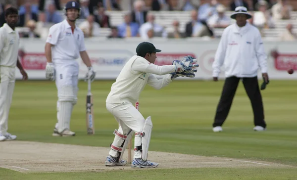 Cricket. England vs Bangladesh 1st test day 2. Mushfiqur Rahim, Matt Prior — Stock Photo, Image